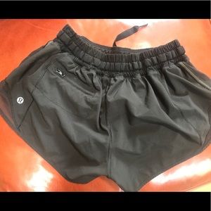 Lululemon black size 4 drawstring short